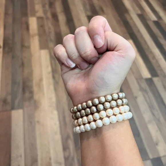 Elegant Pearl Bracelet Set - Picture 3 of 4